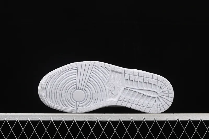 All categories Air Jordan Jordan series basketball shoes Air Jordan 1 Mid Air Jordan 1 Mid AJ1 Joe 1 snake pattern white mid-top basketball shoes series BQ6472-110